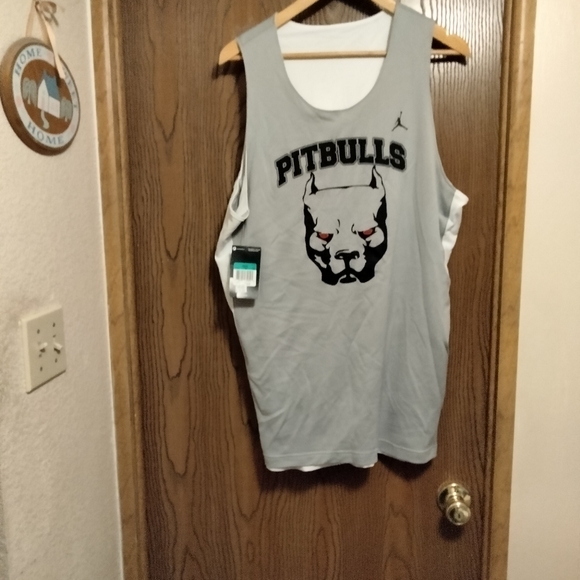 2 Jersey's. - Picture 5 of 9